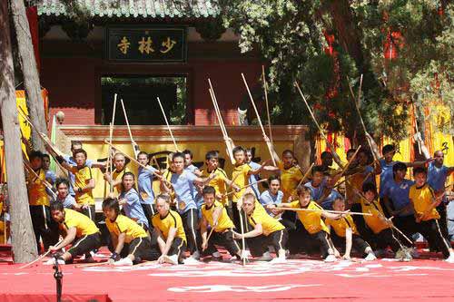 组图:少林寺举行出关大典 12大门派齐聚少林