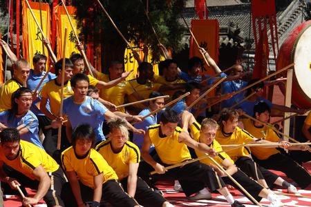 组图:功夫之星在少林寺举行出关大典