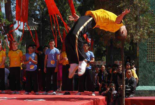 组图:少林寺举行出关大典 12大门派齐聚少林